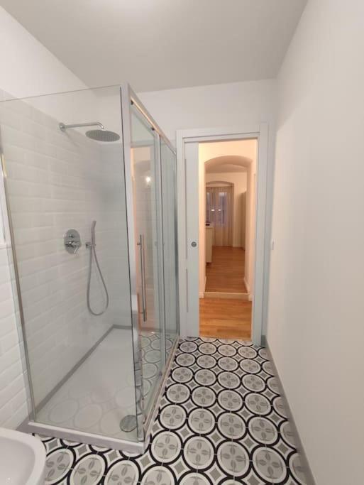 Casa Renova, Intero Appartamento, 2 Camere, Max 4 Ospiti, Trieste Zona Storica Buitenkant foto
