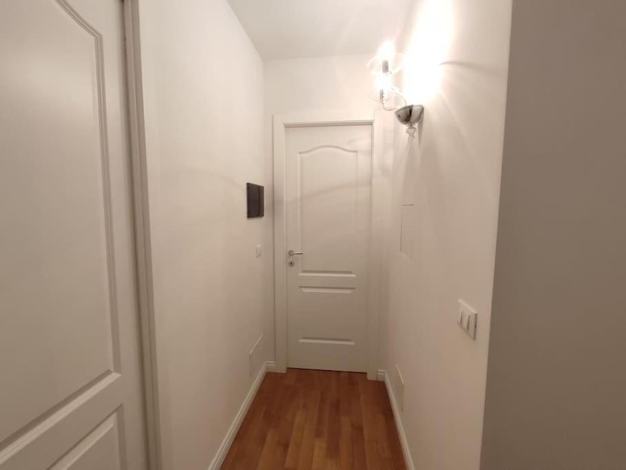 Casa Renova, Intero Appartamento, 2 Camere, Max 4 Ospiti, Trieste Zona Storica Buitenkant foto
