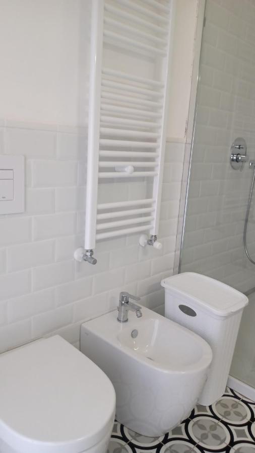 Casa Renova, Intero Appartamento, 2 Camere, Max 4 Ospiti, Trieste Zona Storica Buitenkant foto