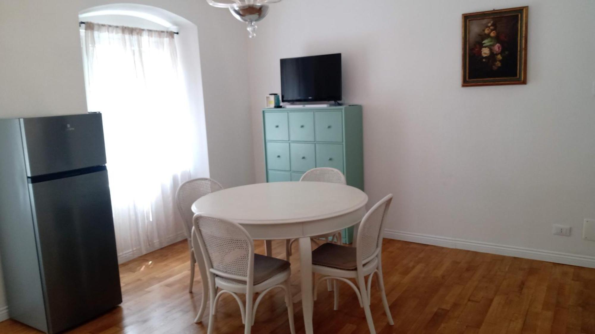 Casa Renova, Intero Appartamento, 2 Camere, Max 4 Ospiti, Trieste Zona Storica Buitenkant foto