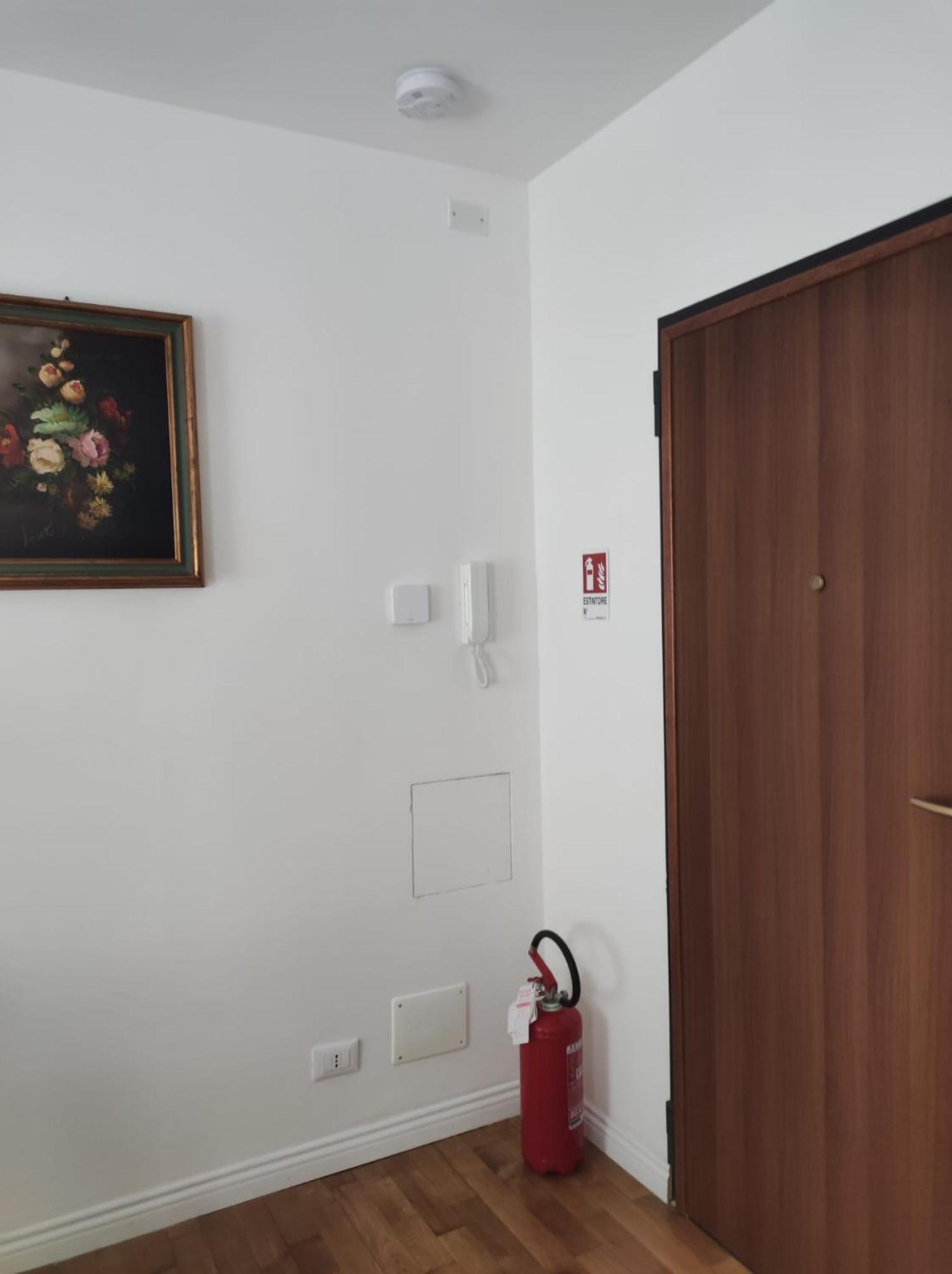 Casa Renova, Intero Appartamento, 2 Camere, Max 4 Ospiti, Trieste Zona Storica Buitenkant foto
