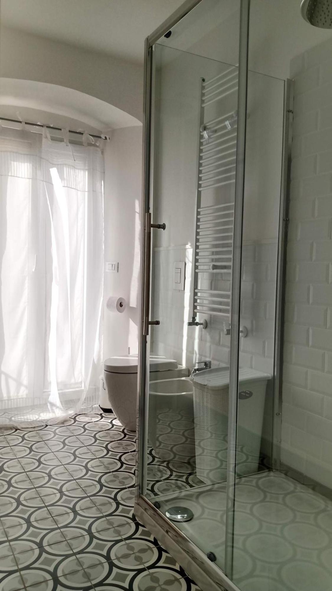 Casa Renova, Intero Appartamento, 2 Camere, Max 4 Ospiti, Trieste Zona Storica Buitenkant foto